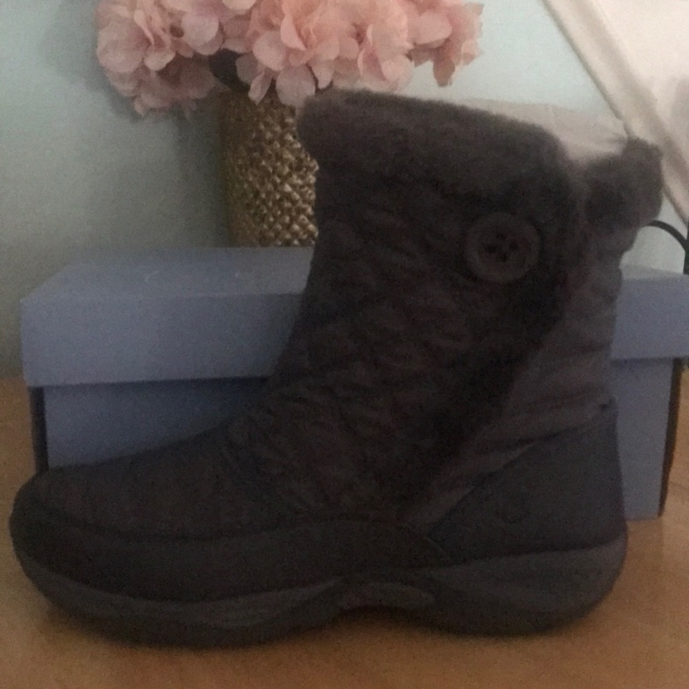 Easy spirit zip up boots grey NIB size 9